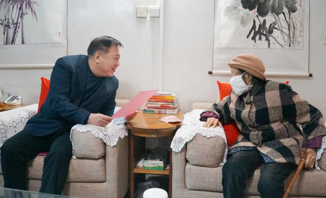 情系老干部 慰问暖人心 ——williamhill英国官网集团开展春节前走访慰问