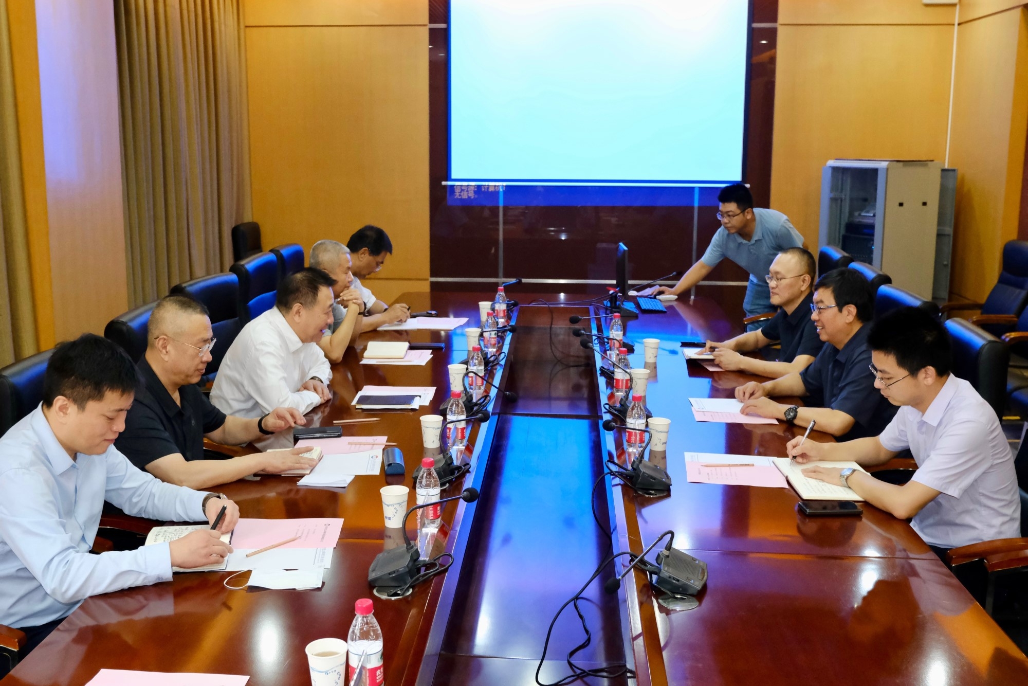 williamhill英国官网集团党委书记、董事长金辉拜访西北有色金属研究院